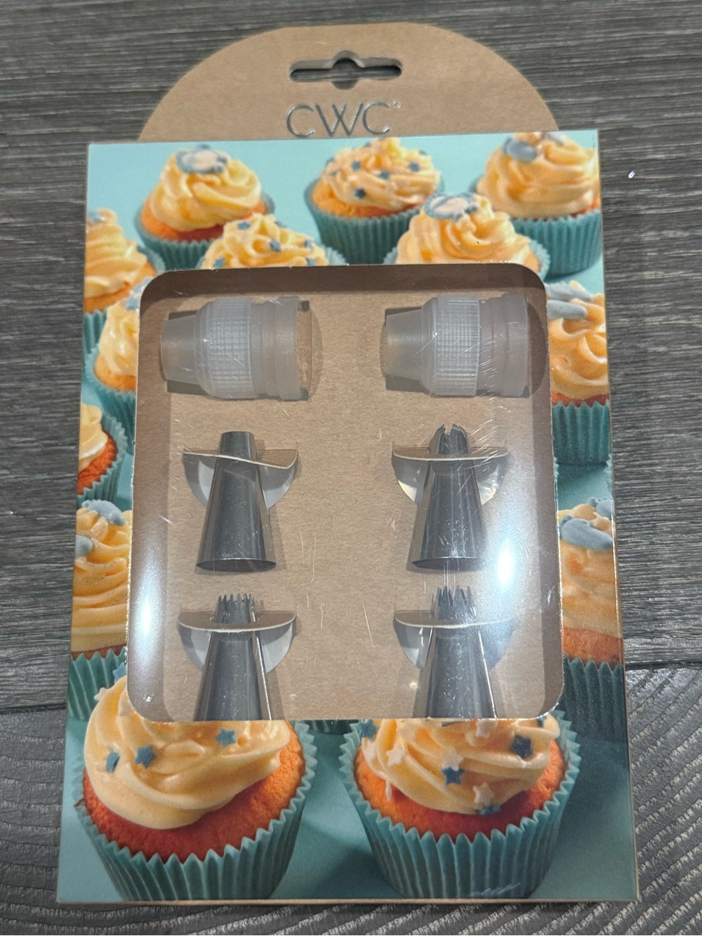 NWT CWC 18 piece cake decorating ser